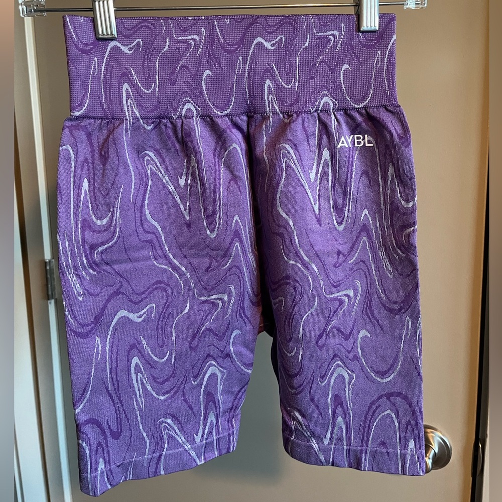 AYBL Purple Marble Biker Shorts – High-Waisted Gym Shorts (M)